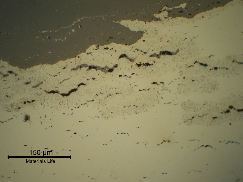Micrographic detail of the creep voids and interconnected cracks. The broken bolt remained in service during some time and the fracture surface presented a thick oxide layer(grey). As polished.