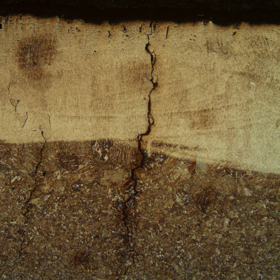 Cold cracking of the fillet weld adopted to attach a flat support into a vessel shell in the internal side, using an unsuitable welding procedure that created a too high hardness HAZ.