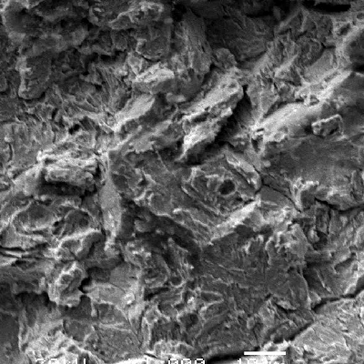 The fractography by SEM shows quasecleavage mechanism in the middle of the wall thickness of the pin.