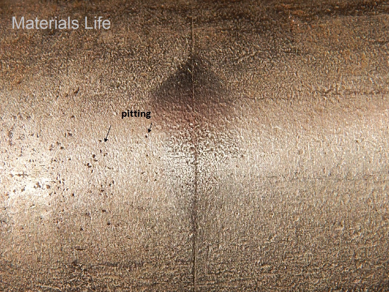 Circumferential cracking in the middle of the pipe, view from the external side. Several pits close to the cracking.