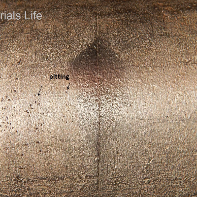 Circumferential cracking in the middle of the pipe, view from the external side. Several pits close to the cracking.