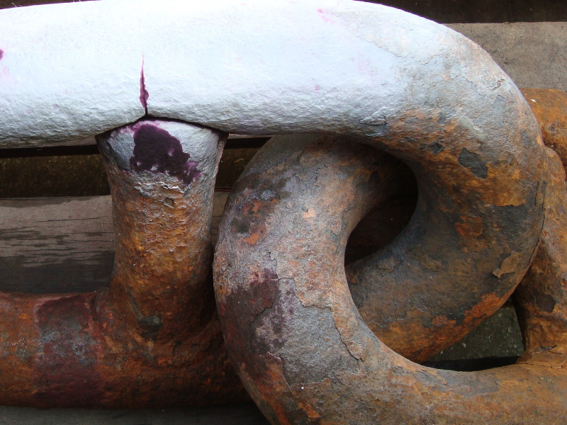 Mooring chain aspect,  after several years of operation. Transverse cracking, revealed by dye check, close to the flash butt weld.