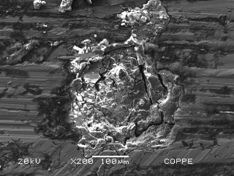 Image of the external surface of the pipe presenting deposits where there is a localized corrosion at the surface.