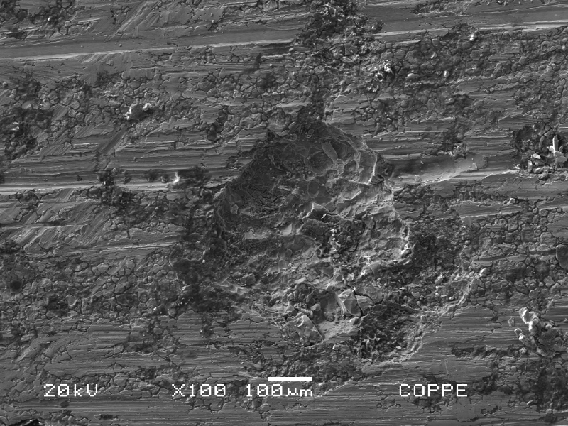 Image of the external surface of the pipe presenting regions of localized corrosion (in the beginning) and deposits