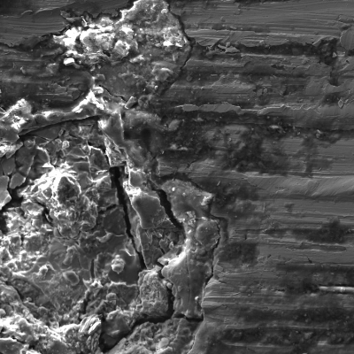 Image of the external surface of the pipe presenting deposits where there is a localized corrosion at the surface.