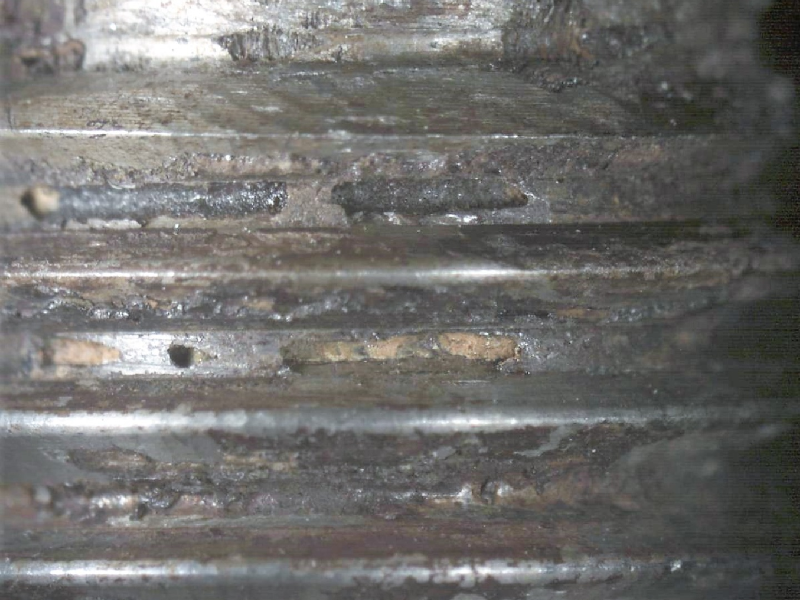 Visual aspect of the 3/8" diameter pin surface, presenting several lozalized corrosion spots.