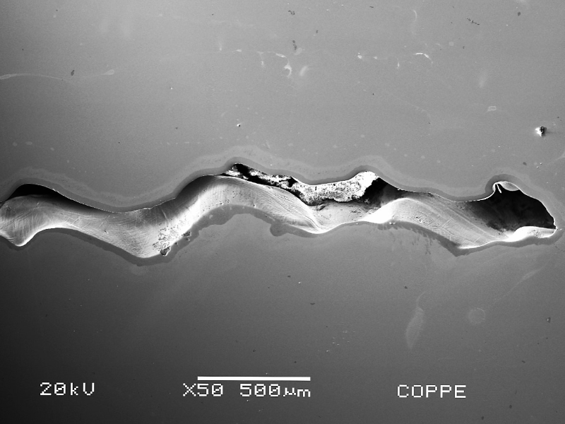 Casting defect identified in the micrographic section, as polished, of the sample removed from the blade. The total lenght of the defect detected by magnetic particle during inspection is 10 mm.