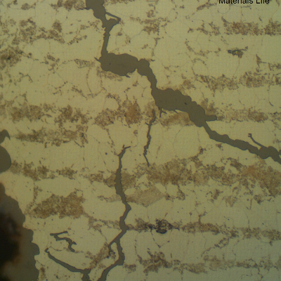 Micrographic detail of the transgranular stress corrosion cracking.