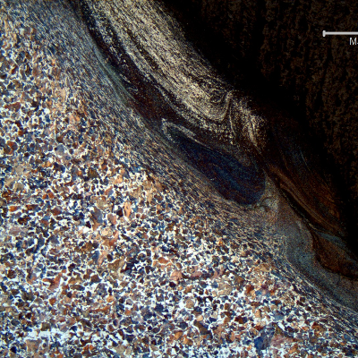The non hardened surface of the SPUR RACK tooth presents a strong plastic deformation at the metal to metal contact region.