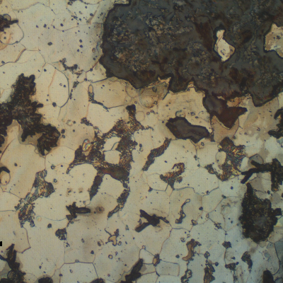 Micrography of the longitudinal section of the pipe, close to the external surface. Graphite in flakes and predominantly ferritic matrix .