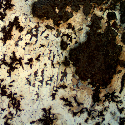 Micrography of the longitudinal section of the pipe, at the external surface. Oxides and general corrosion.