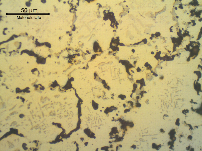 The micrography in the as polished condition of the TUBE REMOVED FROM SERVICE shows that after one year operating in high temperature the material  opens voids in the center of the thickness. Even the secondary carbide is coalesced.