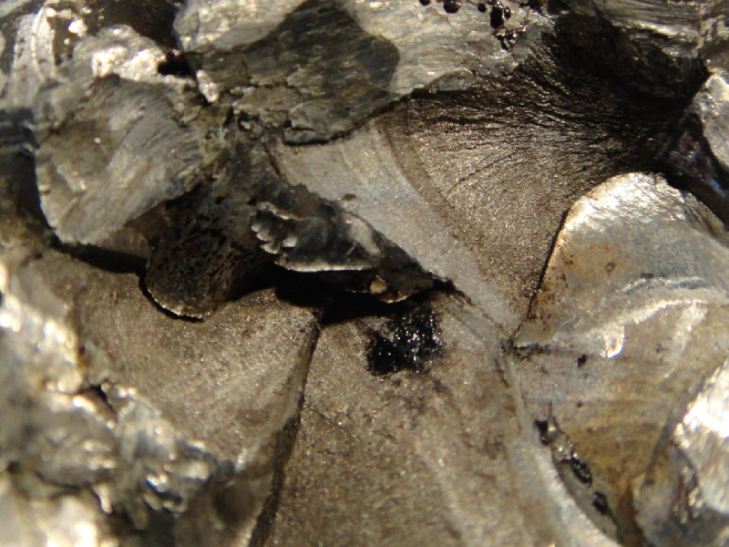 Macroscopic aspect of the 1" shaft fracture surface, revealing beach marks at the surface typical of fatigue, initiated from the surface of the spline shaft at the gear position.