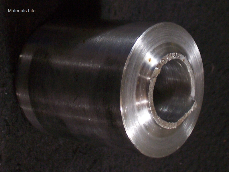 Aspect of the broken shear pin that was manufactured in a martensitic stainless steel forged bar, machined with the external diameter of 50mm, the internal diameter of 20mm and the shearing diameter of 25mm (shearing thickness 2.5mm). The fracture, in the right side of the figure, is not fully flat as should be expected for a shearing mechanism.