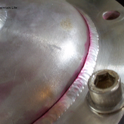 Aspect of the equipment presenting a through wall cracking at the margin of the fillet weld.