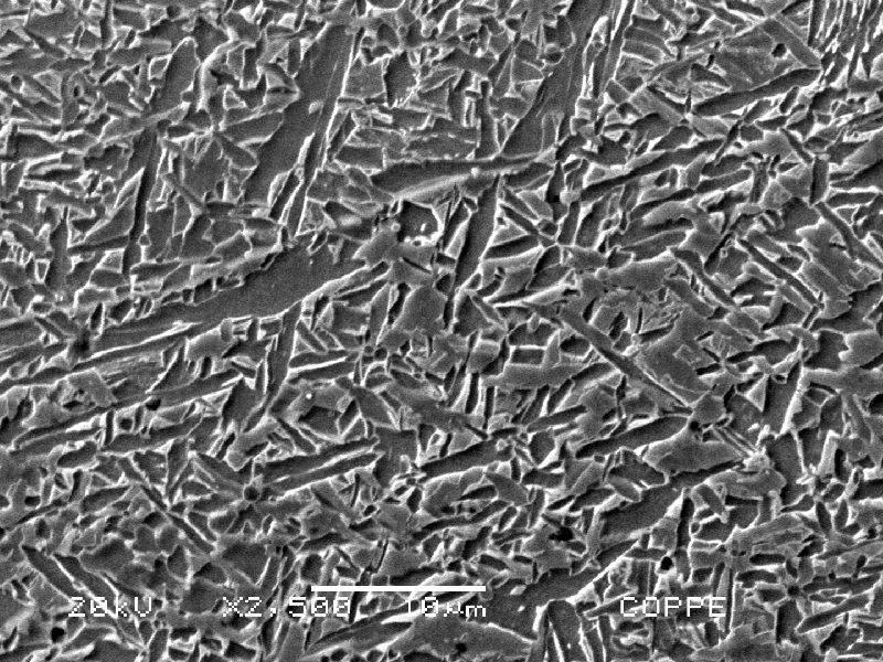 Micrographic detail in higher magnification of the weld metal presenting 100% of acicular ferrite.  It is interesting to observe that the previous austenite grain boundary can be seen but there is no primary ferrite in the grain boundary.