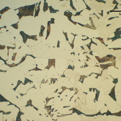 Low carbon plate base metal presenting the ferritic perlitic structure.