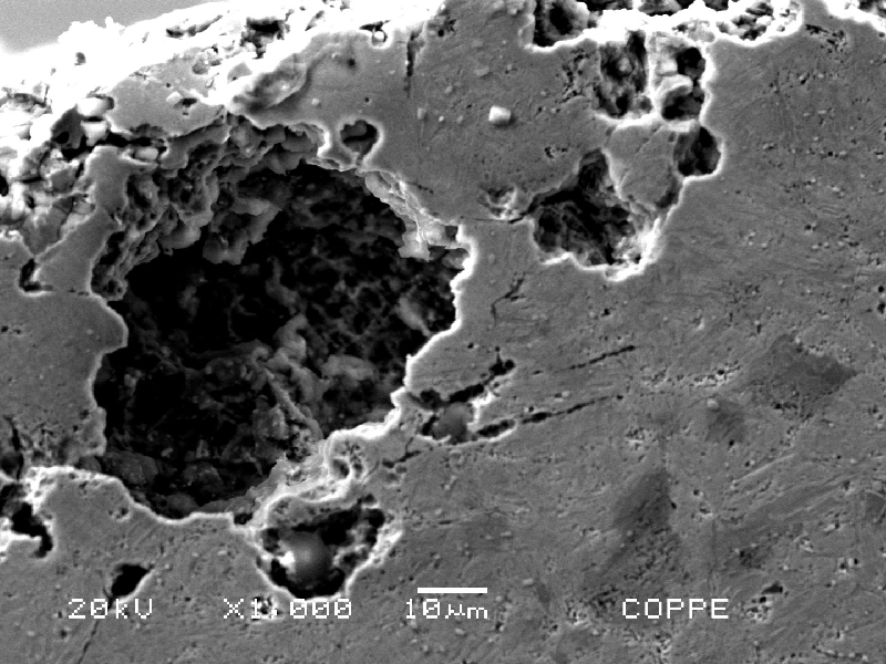 Detail of the micrographic aspect of the pitting corrosion at the knife surface.