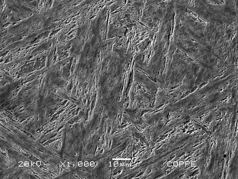Micrographic detail of the inserted casting structure. The martensite presents a less tempering aspect than the original casting revealing that it was heat treated in a different condition. The average hardness level measured in this side is 370 HV.
