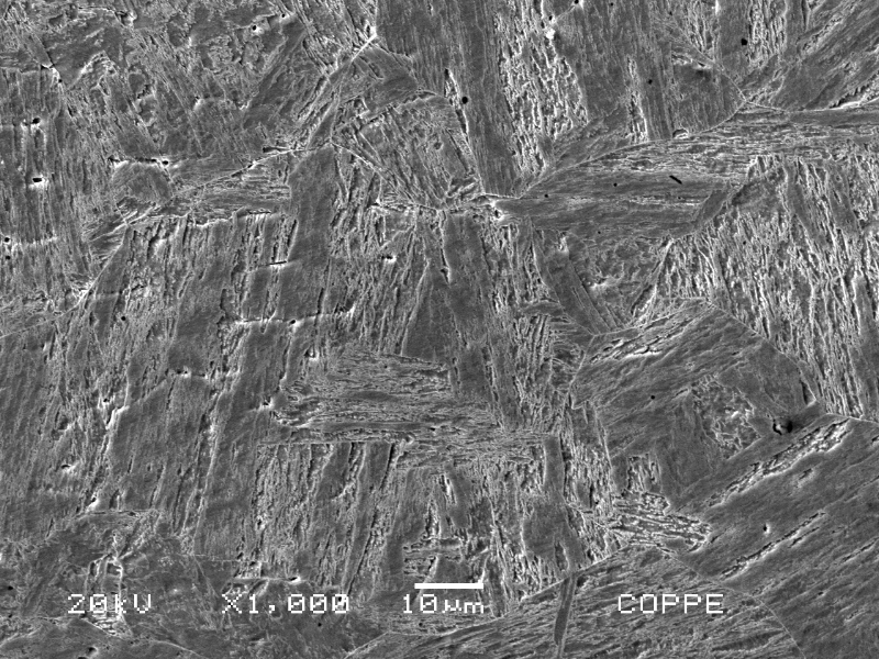 Micrographic detail of the insert casting fusion line, presenting the tempered martensitic structure for the HAZ (right side of the figure) and the delta ferrite interdendritic islands in the weld metal (left side of the figure).