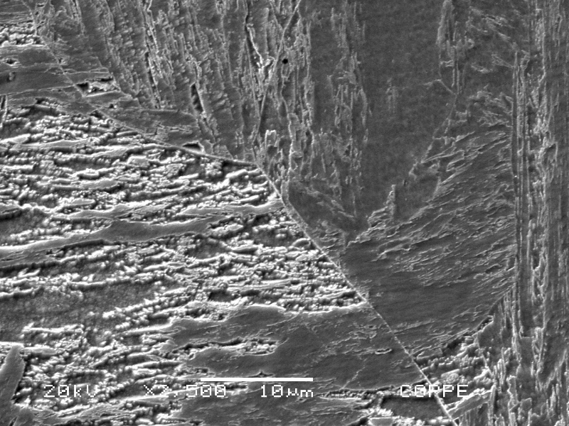 Micrographic detail of the original casting blade fusion line, presenting the tempered martensitic structure similar for the HAZ (left side of the figure) and the weld metal (right side of the figure).