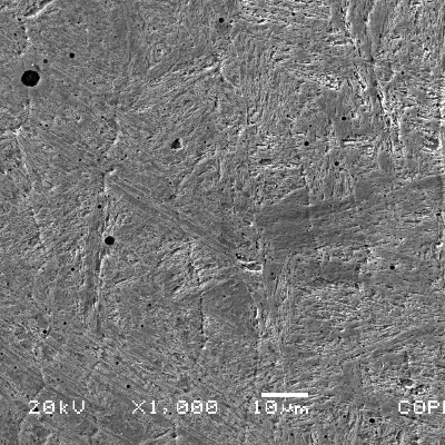 Micrographic detail of the weld metal presenting columnar grains and martensitic structure.