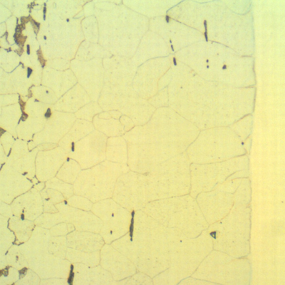 Micrographic detail of the interface in the longitudinal section of the pipe showing the decarburized layer at the solid solution welded interface. The stainless steel structure (in the right side of the figure) is not revealed using the Nital etch.