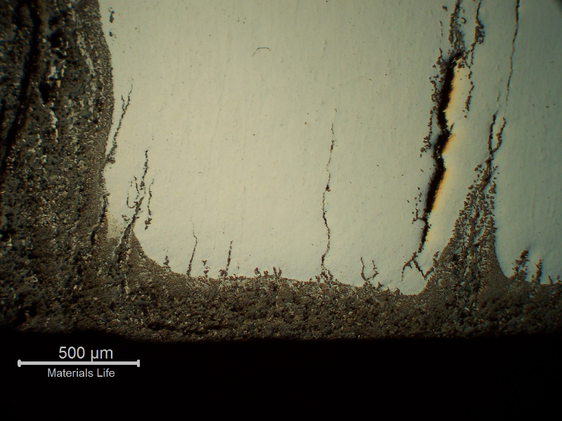 Micrography of a transverse section of the seam weld, close to the internal surface, presenting several cracks perpendicular to the thickness.