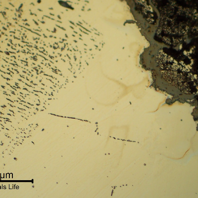 Micrographic detail of the circumferential butt weld, close to the external surface, presenting a shallow localized corrosion at the margin of the weld.