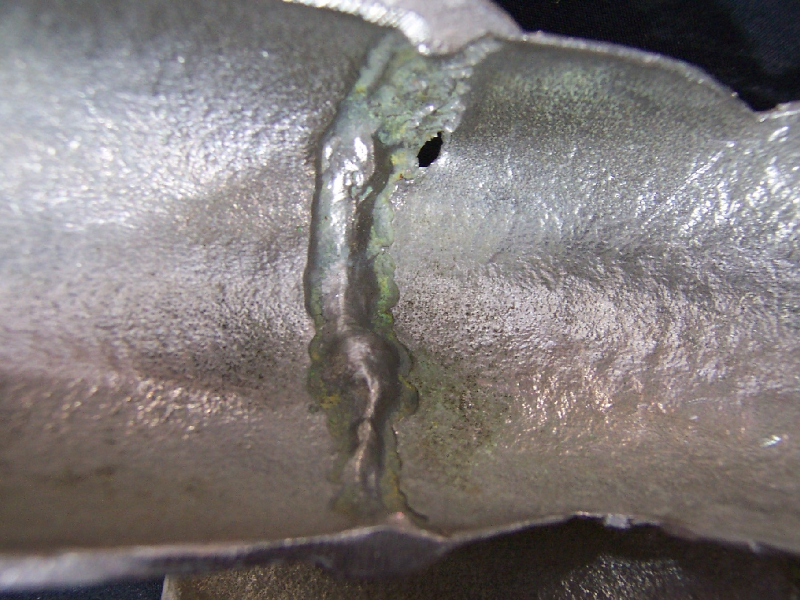 Detail of the internal piping surface, showing lack of deposits and a shinning surface, suggesting erosive conditions.