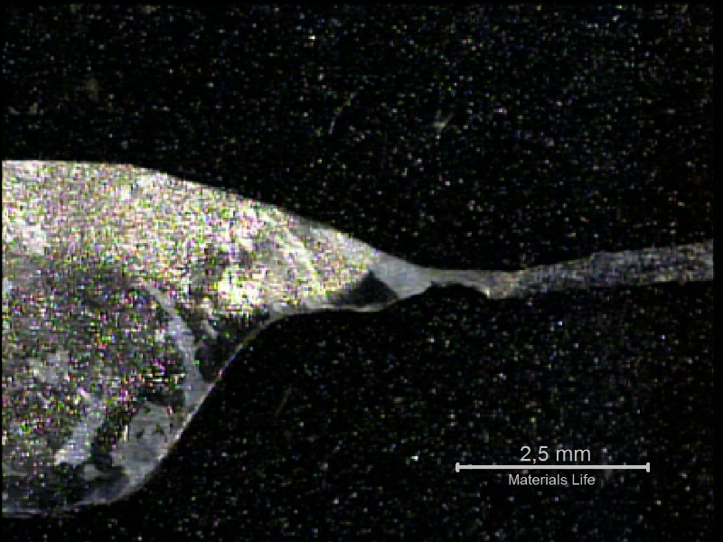 Macrography of the pipe to fitting welded joint, in a region very close to the leakage. The sligthly localized thinning is in the weld metal close to the elbow.