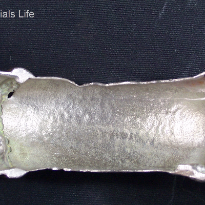 Aspect of the piping cut in the longitudinal direction, presenting the leakage region close to the welded joint between the pipe and the 90° elbow. The original SCH 40 (3.7 mm thickness) presents an actual average thickness of 2 mm all through the piping extension, evidencing a general thinning. See the schematic drawing in the next figure.