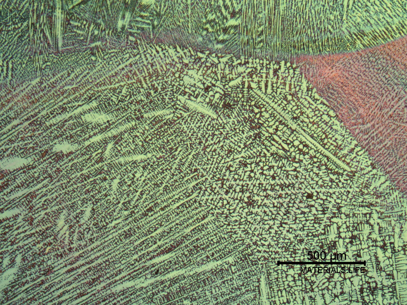 Micrography of the weld metal close to the center.  Celular and colunar dendritic structures are visible with a lower magnification. Chromic acid, electrolytic etched.