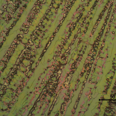 Micrographic detail of the weld metal in the cap pass, presenting a columnar dendritic microstructure. Chromic acid, electrolytic etched.