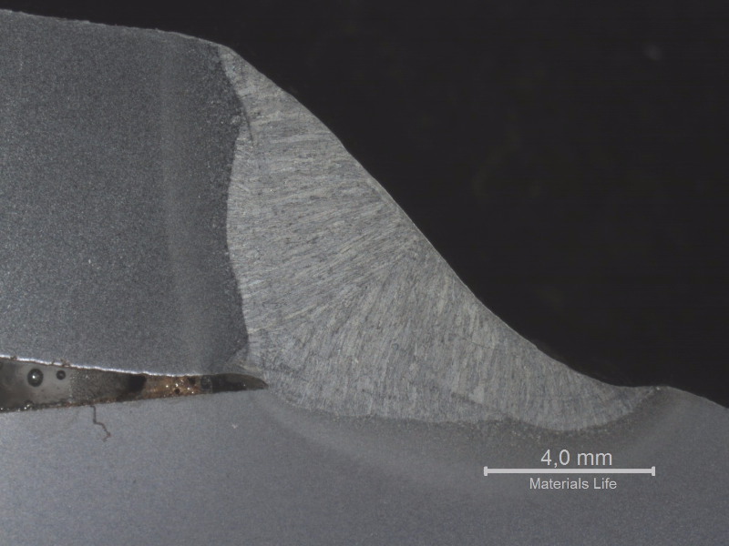 Macrography of the typical welded joint between the superior plate (8mm) and the inferior plate (12 mm) using one SAW fillet. The superior plate is welded in the thickness and the inferior plate is welded at the surface in this overlap joint. See the schematic drawing in the next figure