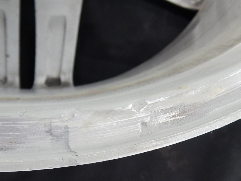 Detail of the welded region in the rim of the light alloy wheel.