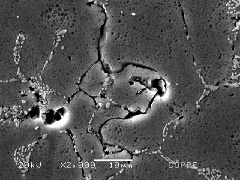 Detail of the hot cracks in the fusion zone.  The eutectic regions were melted and cracked in an interdendritic morphology. Keller etch.