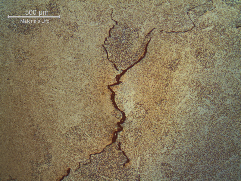 The morphology of the cracking in the weld metal is intergranular (in the previous austenite grain boundaries), and branched. The replication technique was adopted to define the nature of the cracks.