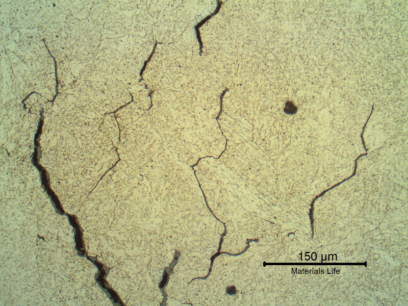 Micrographic aspect of thin cracks.