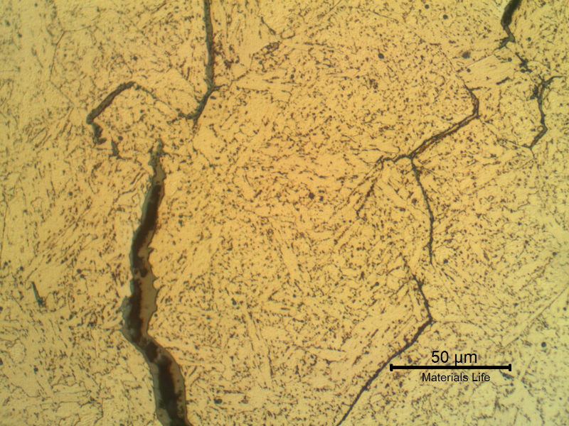 Micrographic details of thin cracks.