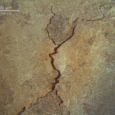 The morphology of the cracking in the weld metal is intergranular (in the previous austenite grain boundaries), and branched. The replication technique was adopted to define the nature of the cracks.