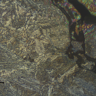 Micrographic detail of the cracks at the fusion line of the welded joint, at the connector side. The cracking presents morphology of melting regions of impurities at grain boundaries of the large grains of the heat affected zone (HAZ).