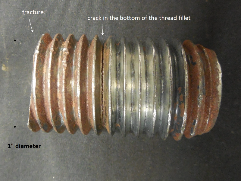 One side of the broken socket head screw, presenting secondary cracks in thread fillets adjacent to the position where the nut was tightened.