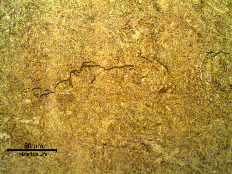 Thin intergranular cracks in the center of the bolt thickness.
Not continuous and not opened to the surface.
