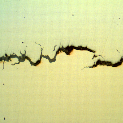 Multiple intergranular cracks transverse to the bolt axis. Hydrogen assisted cracking due to cathodic protection of a high strenght steel. Micrography in the "as polished" condition.