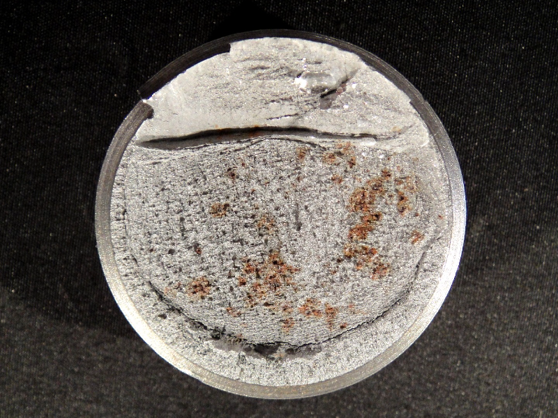 Fracture view presenting two diferente aspects, brittle in the bottom of the figure and in the center (most part of the fracture) and ductile in the top of the figure. Nominal diameter of the bolt 1 1/2".