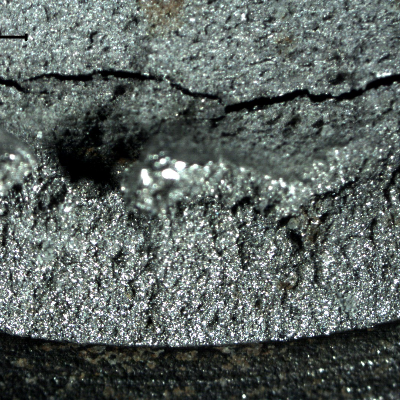 Detail of the brittle part of the bolt fracture, presenting a secondary cracking longitudinal to the bolt axis.  The region of the bolt at the bottom of the thread (close to the surface) is brighter than the internal part of the bolt suggesting different fracture mechanisms.