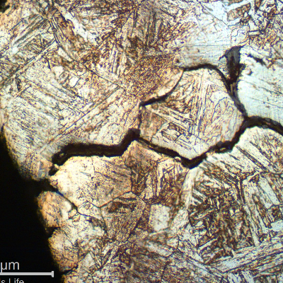 Micrographic detail of intergranular cracks close to the fracture of the bolt, near the bolt surface where the macroscopi aspect was brittle.