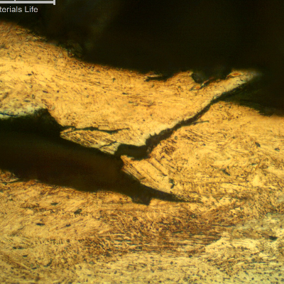 Micrographic detail of a longitudinal section of the wire, at the fracture surface (top of the figure) evidencing the intergranular and transgranular aspects of the hydrogen assisted cracking mechanism. The Kalling etch does not reveal the delta ferrite.  Compare with the electrolytic oxalic acid etch in the other figure.