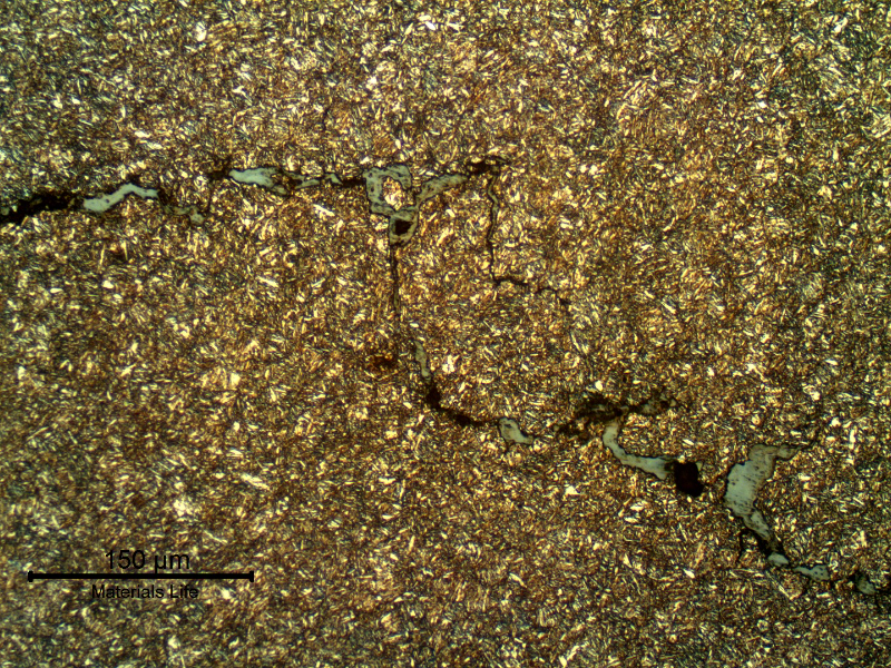 Micrographic detail of the (secondary) crack propagating transverse to the bolt, from a thread fillet.